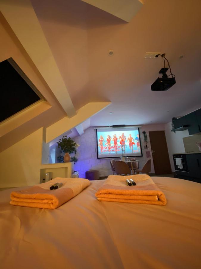 Capsule Color Deluxe Balneo I Ecran Home Cinema I Console De Jeux Trith-Saint-Leger Екстер'єр фото